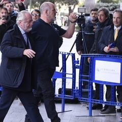 El presidente De Laurentiis 'raja' de su equipo y Sarri le contesta