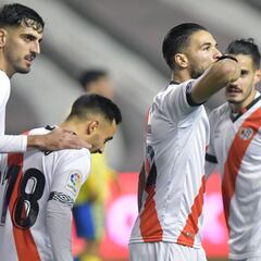 Antoñín y Bebé regalan al Rayo la última gran alegría del año