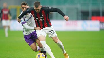 29 November 2020, Italy, Milan: Fiorentina's Pol Lirola (L) and AC Milan Ante Rebic battle for the ball during the Italian Serie A soccer match between AC Milan and ACF Fiorentina at the San Siro Stadium. Photo: Spada/LaPresse via ZUMA Press/dpa
Spa
