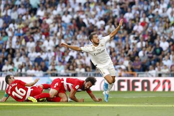 Real Madrid 2-0 Granada | Lleg¨® el primer gol en partido oficial de Eden Hazard, que defini¨® con un sombrero ante Rui Silva.