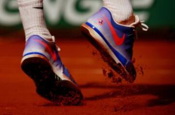 Los pies de el suizo Roger Federer en acción