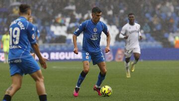 Diego Villares vio la cuarta amarilla ante el Ceuta y ya hay cuatro apercibidos en el Deportivo.