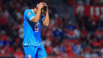Giorgos Giakoumakis of Cruz Azul during the 17th round match between Toluca and Cruz Azul as part of the Liga BBVA MX, Torneo Clausura 2025 at Nemesio Diez Stadium, on April 19, 2025 in Toluca, Estadio de Mexico, Mexico.
