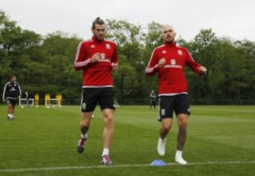 Gareth Bale & Aaron Ramsey.