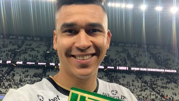 Víctor Cantillo, figura en la victoria de Corinthians 3-1 sobre Coritiba en el Brasileirao.