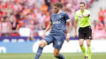 MADRID, SPAIN - OCTOBER 8: Santi Bueno of Girona FC  during the La Liga Santander  match between Atletico Madrid v Girona at the Estadio Civitas Metropolitano on October 8, 2022 in Madrid Spain (Photo by David S. Bustamante/Soccrates/Getty Images)