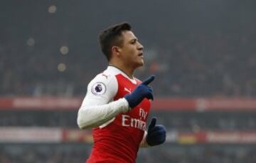 Britain Soccer Football - Arsenal v Hull City - Premier League - Emirates Stadium - 11/2/17 Arsenal's Alexis Sanchez celebrates scoring their second goal Action Images via Reuters / John Sibley Livepic EDITORIAL USE ONLY. No use with unauthorized audio, video, data, fixture lists, club/league logos or "live" services. Online in-match use limited to 45 images, no video emulation. No use in betting, games or single club/league/player publications. Please contact your account representative for further details.