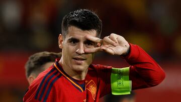 El delantero de la selección española Álvaro Morata celebra su gol ante Escocia en el estadio de La Cartuja, en Sevilla.