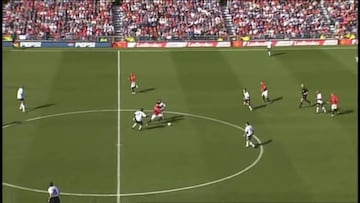 ¡Comenzó en mitad de cancha! Uno de los mejores goles de Van Nistelrooy en la Premier