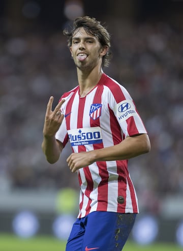 2-1. Joao Félix celebró el segundo gol.