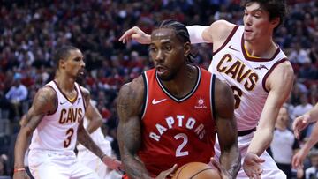 TORONTO, ON - OCTOBER 17: Kawhi Leonard #2 of the Toronto Raptors dribbles the ball as Cedi Osman #16 of the Cleveland Cavaliers defends during the second half of the NBA season opener at Scotiabank Arena on October 17, 2018 in Toronto, Canada. NOTE TO USER: User expressly acknowledges and agrees that, by downloading and or using this photograph, User is consenting to the terms and conditions of the Getty Images License Agreement. Vaughn Ridley/Getty Images/AFP  == FOR NEWSPAPERS, INTERNET, TELCOS & TELEVISION USE ONLY ==