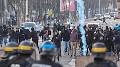 Ultras from Marseille and Lazio clash during Europa League