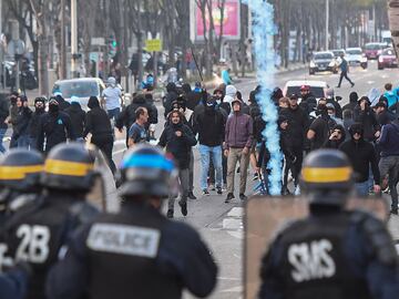 The supporters of Olympique Marseille from Ligue 1 and Serie A's Lazio came up against each other around the Stade Vélodrome, and the police weren't far away.