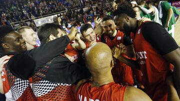 Los jugadores del Montakit Fuenlabrada celebran la victoria ante el Divina Joventut.