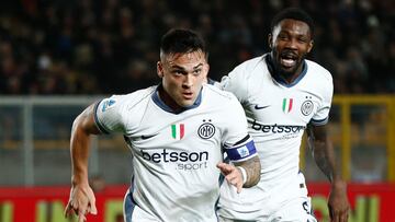 Lautaro y Thuram celebran un gol de liga italiana contra el Lecce.