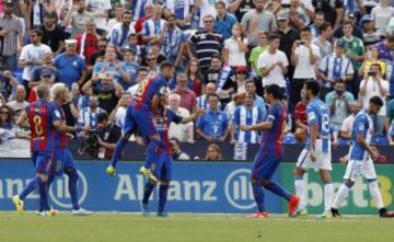 Los jugadores celebran el 0-4 de Messi. 