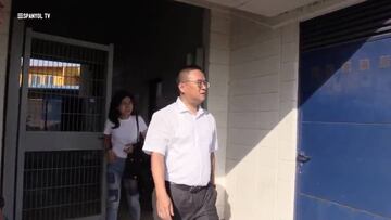 Chen visitó a la plantilla del Espanyol en el entrenamiento