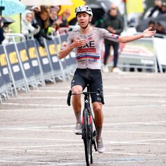 Pogacar regala un show para dar su primer golpe en la Volta a Catalunya