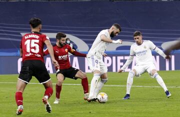 4-1. Karim Benzema marca el cuarto gol.