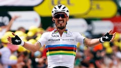 Julian Alaphilippe celebra una de sus victorias de la temporada 2021.