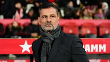 GIRONA, 20/12/2024.- El entrenador del Valladolid, Diego Cocca, antes del partido de LaLiga entre el Girona y el Valladolid en el estadio Montilivi de Girona este viernes. EFE/ Siu Wu