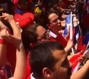 Así se vivió el banderazo de los hinchas en el hotel de la Roja