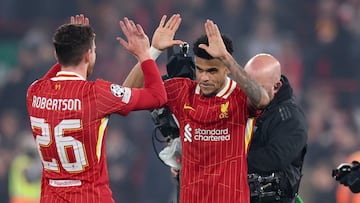 Liverpool (United Kingdom), 05/11/2024.- Andrew Robertson (L) and Luis Diaz of Liverpool (R) celebrate after winning the UEFA Champions League league phase match between Liverpool FC and Bayer 04 Leverkusen, in Liverpool, Britain, 05 November 2024. (Liga de Campeones, Reino Unido) EFE/EPA/ADAM VAUGHAN