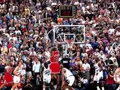 El sexto anillo de Jordan, el último guiño de Dios a la NBA