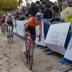 El enigma de Tom Pidcock con Carlos Rodríguez en el Ineos
