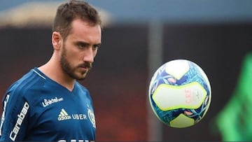 El volante argentino confirmó que sólo faltan detalles para cerrar su traspaso con el club dirigido por Hernán Cristante.