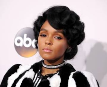 La cantante Janelle Monae estuvo presente en la gala celebrada en Los Ángeles.