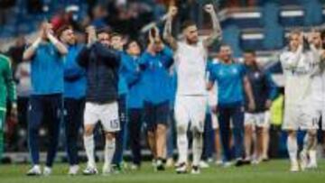 Los jugadores volvieron a salir del vestuario a saludar