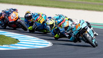 MotoGP - Australian Grand Prix - Phillip Island Grand Prix Circuit, Phillip Island, Australia - October 20, 2024 Moto3 Leopard Racing's Adrian Fernandez leads at a turn REUTERS/Asanka Brendon Ratnayake