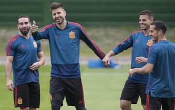 Piqué and Azpilicueta.