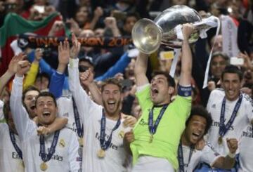 En la final de Lisboa disputada ante el Atl¨¦tico de Madrid el 24 de mayo de 2014, Casillas gana su tercera Liga de Campeones, levantando la ansiada 'D¨¦cima' como capit¨¢n.