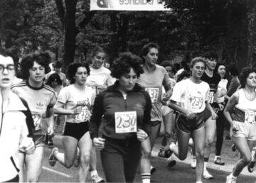 La 1º edición de la maratón de Madrid se celebró el 21 de mayo de 1978. Más de 7.500 corredores (incluyendo 400 mujeres) salieron desde el paseo de coches del Parque de El Retiro y fueron capaces de llegar a meta más de 3.000 personas. En ese momento iniciaba una de las pruebas más importantes de España ya que el de Madrid es la maratón popular más antigua de España y uno de los más veteranos de Europa. Y quizá el más exigente de los grandes por la altitud y orografía de la capital con muchos kilómetros cuesta arriba.