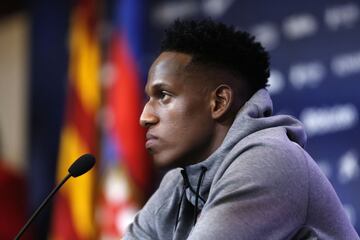 Yerry Mina presentado presentado en el Barcelona en el Camp Nou