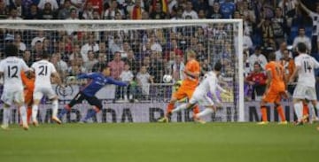 2-2. Cristiano Ronaldo anota el gol del empate a dos con la planta de la bota.