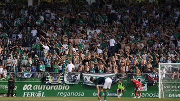 La afición está volcada con el Racing de Ferrol.