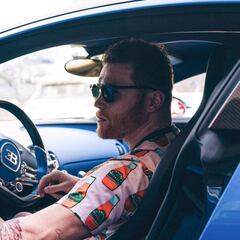 Así reaccionan las redes sociales al Bugatti de Canelo Álvarez