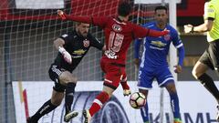 F&Atilde;&ordm;tbol, Nublense vs Universidad de Chile.
 Copa Chile 2017.
 El jugador de Nublense Vicente Gatica, centro,  juega el bal&Atilde;&sup3;n contra Universidad de Chile, durante el partido por copa Chile en el estadio Nelson Oyarzun.
 Chillan, Chile.
 16/07/2016
 Marcelo Hernandez/Photosport**********
 
 Football, Nublense vs Universidad de Chile.
 Copa Chile 2017..
 Nublense&#039;s player Vicente Gatica,  center, play the ball against Universidad de Chile during Copa Chile match at  Nelson Oyarzun stadium in Chillan, Chile.
 16/07/2016
 Marcelo Hernandez/Photosport