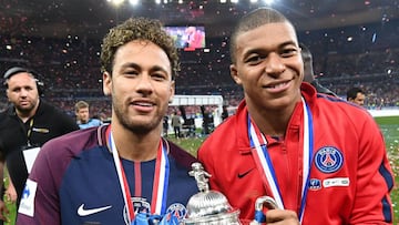 TOPSHOT - Paris Saint-Germain&#039;s Brazilian forwar Neymar Jr (L) and Paris Saint-Germain&#039;s French forward Kylian Mbapp&eacute; celebrate with the trophy at the end of the French Cup final football match between Les Herbiers and Paris Saint-Germain