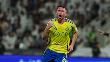 RIYADH, SAUDI ARABIA - OCTOBER 18: Aymeric Laporte
of Al Nassr celebrates after scoring the 1st goal during the Saudi Pro League match between Al Shabab v Al Nassr FC at Al-Shabab Club Stadium on October 18, 2024 in Riyadh, Saudi Arabia. (Photo by Yasser Bakhsh/Getty Images)