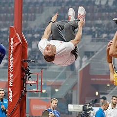 Kendricks gana a Duplantis el duelo de ‘amigos’ de la pértiga