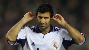 Luis Figo vuelve al Camp Nou con la camiseta del Real Madrid tras cinco años en el FC Barcelona. El portugués es recibido con una sonora pitada. El Madrid perdió 2-0. 