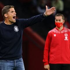 La afición vuelve a cuestionar a Robert Moreno