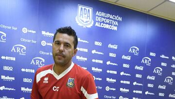 Cosmin Contra, entrenador del Alcorc&oacute;n, durante la rueda de prensa.