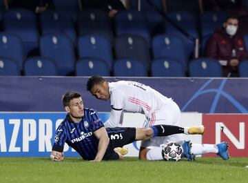 Casemiro y Joakim Maehle.