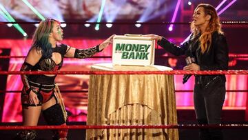 Asuka y Becky Lynch, en Raw.