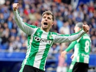 Un buen cabezazo suyo le dio un punto a su equipo. Además de un buen partido, no es fácil marcarle a uno de los mejores porteros de la categoría, Aaarón Escandell.